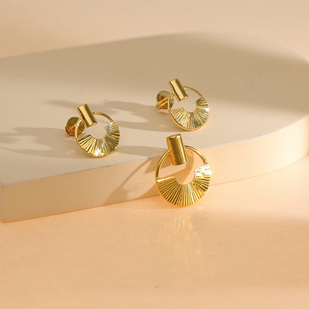 Halo Luxe Gold Pendant Set for Women