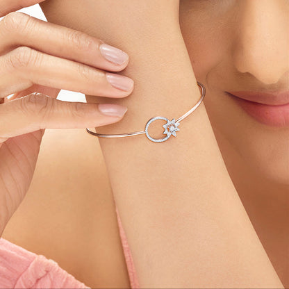 Floral Halo Diamond & Gold Oval Bracelet for Women