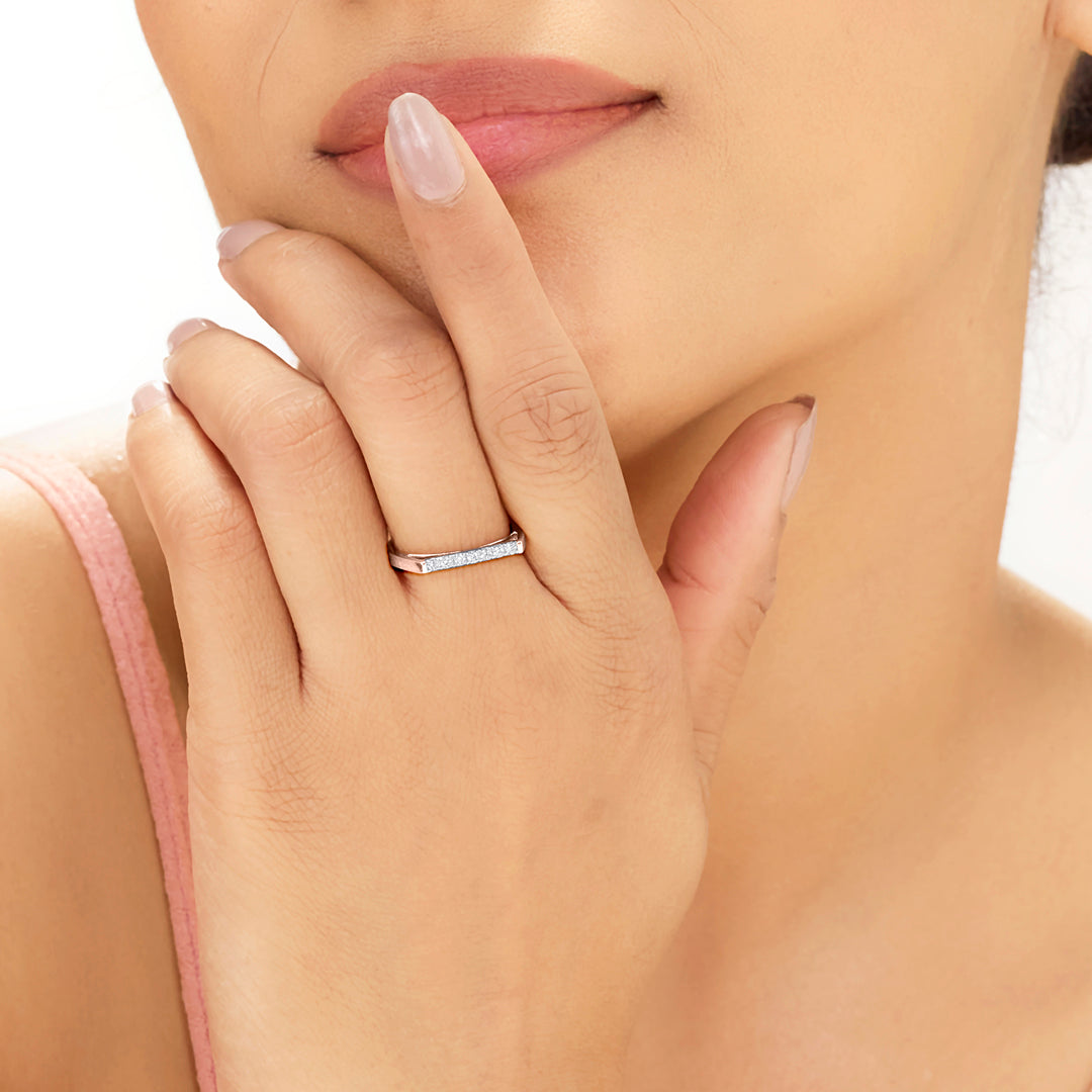 Linear Edge Diamond & Gold Fashion Ring for Women