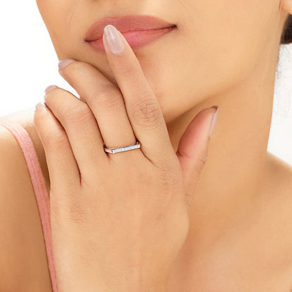Linear Edge Diamond & Gold Fashion Ring for Women