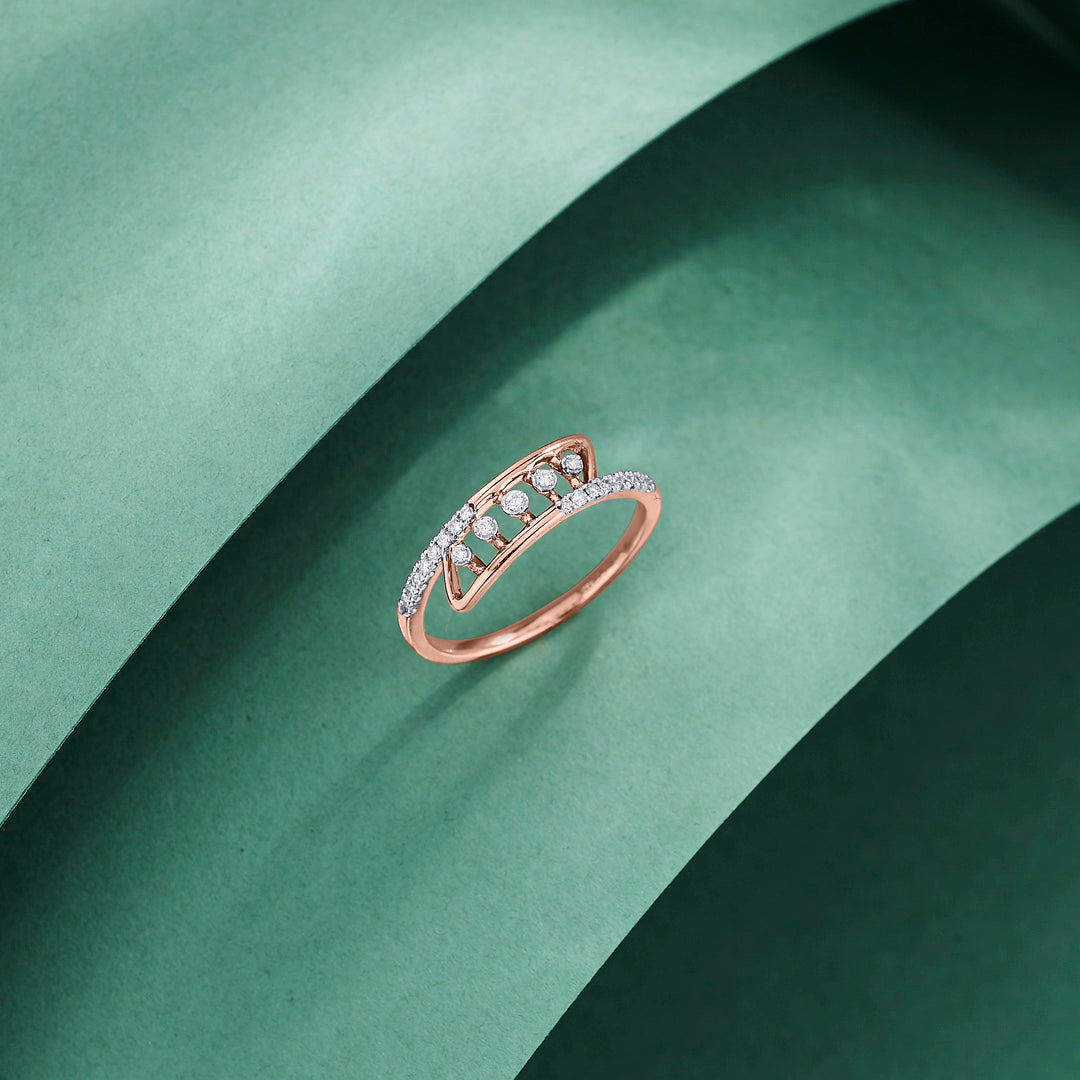 Linked Curve Diamond & Gold Fashion Ring for Women