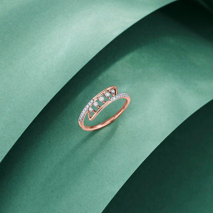 Linked Curve Diamond & Gold Fashion Ring for Women