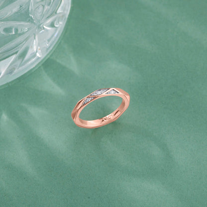 Edge Shine Diamond & Gold Fashion Ring for Women