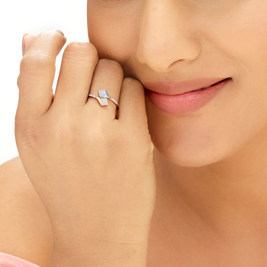 Spiral Link Diamond & Gold Fashion Ring for Women