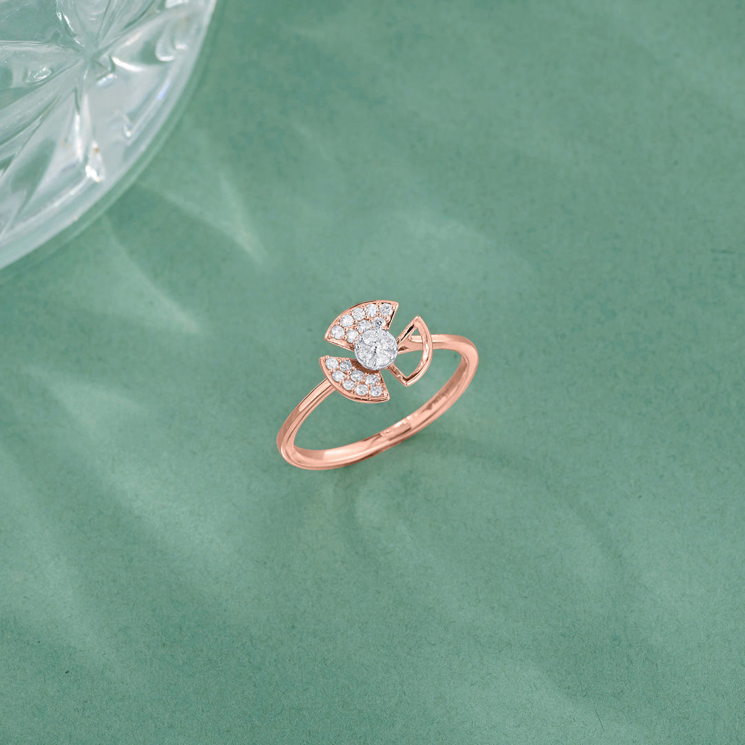 Spiral Fins Diamond & Gold Casual Ring for Women