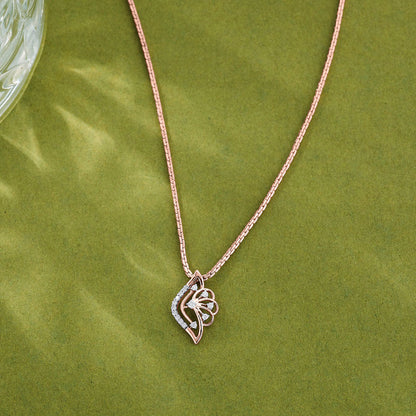 Coastal Shell Diamond & Gold Classic Pendant for Women