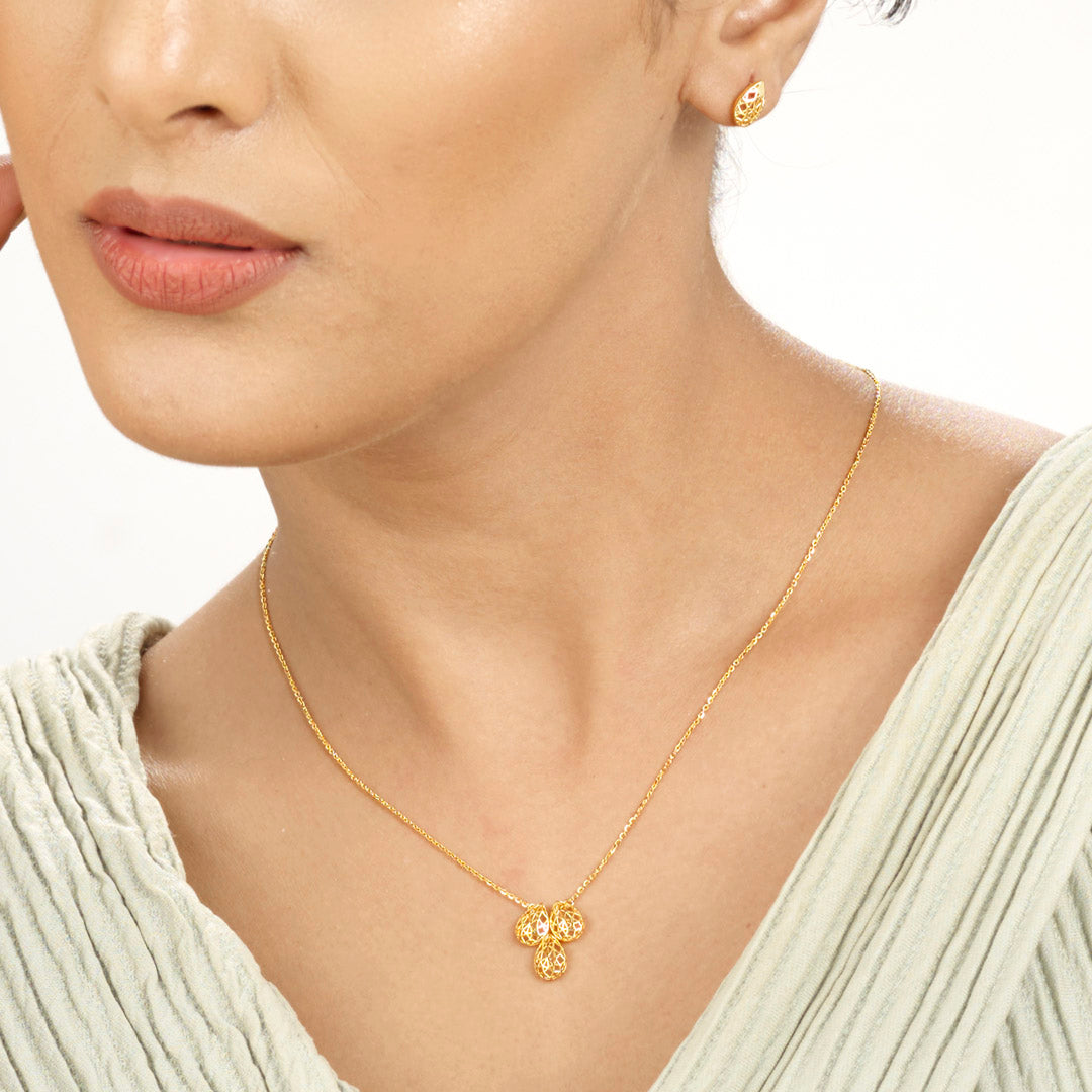 Intricate Glow Gold Necklace Set for Women