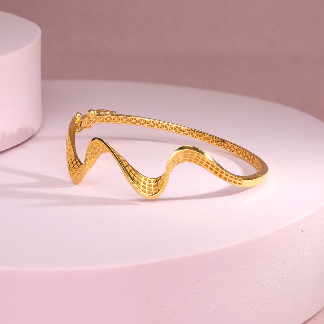 Halo Curve Gold Oval Bracelet for Women