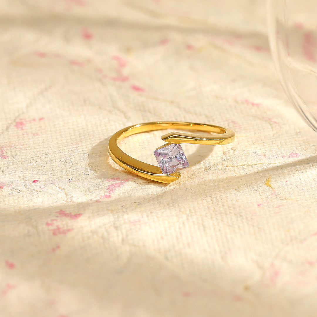 Radiant Link Gold Casual Ring for Women