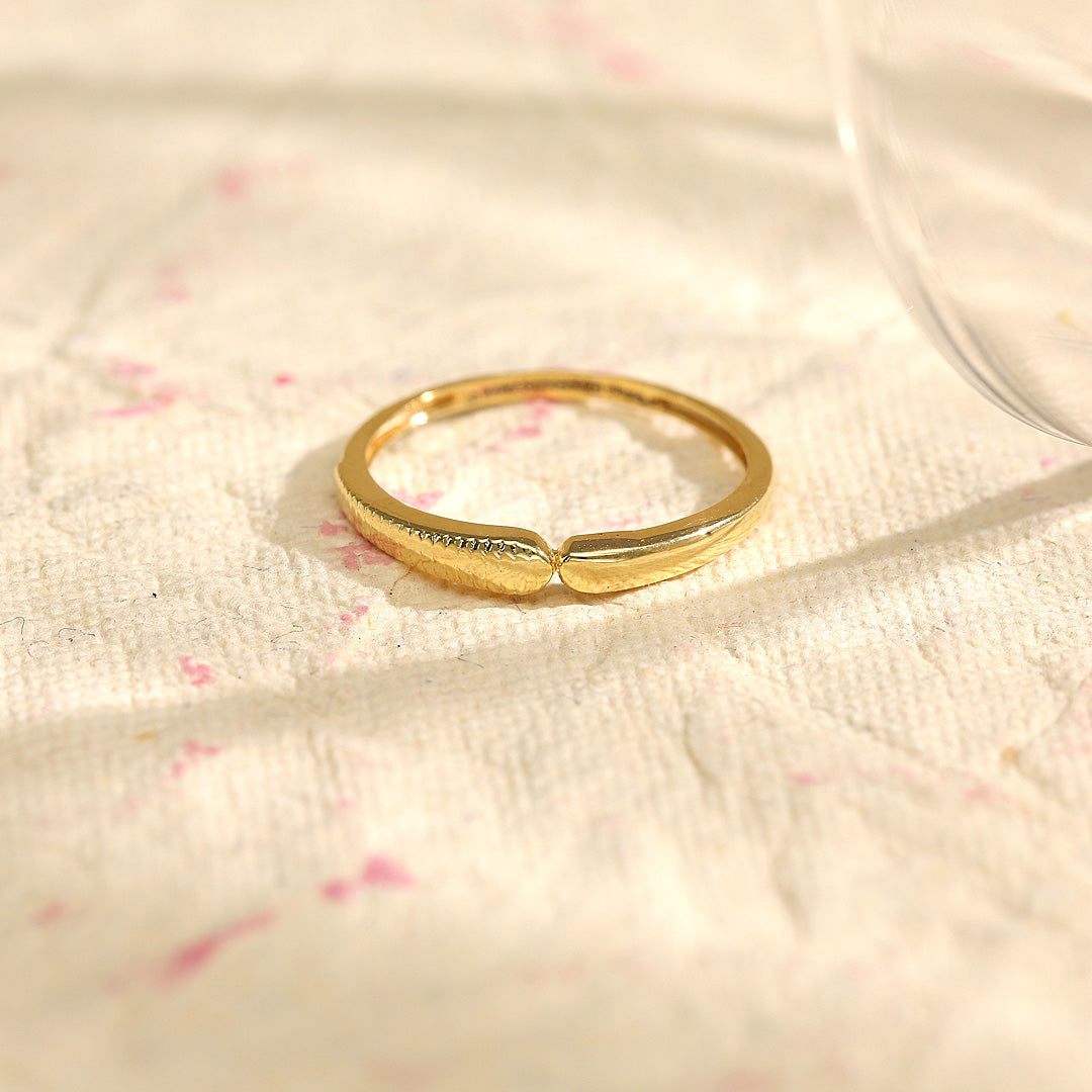 Glow Link Gold Casual Ring for Women