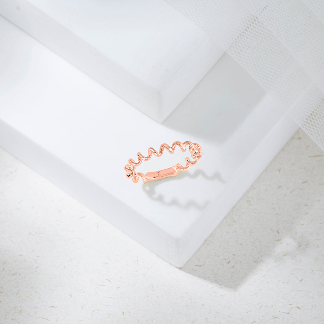 Fluid Essence Gold Fashion Ring for Women