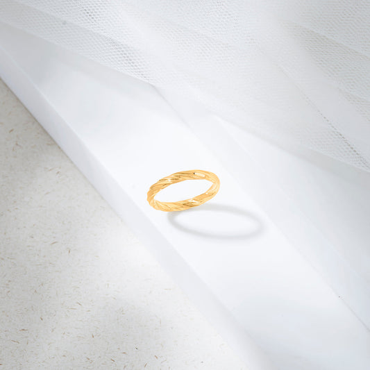 Liquid Edge Gold Casual Ring for Women