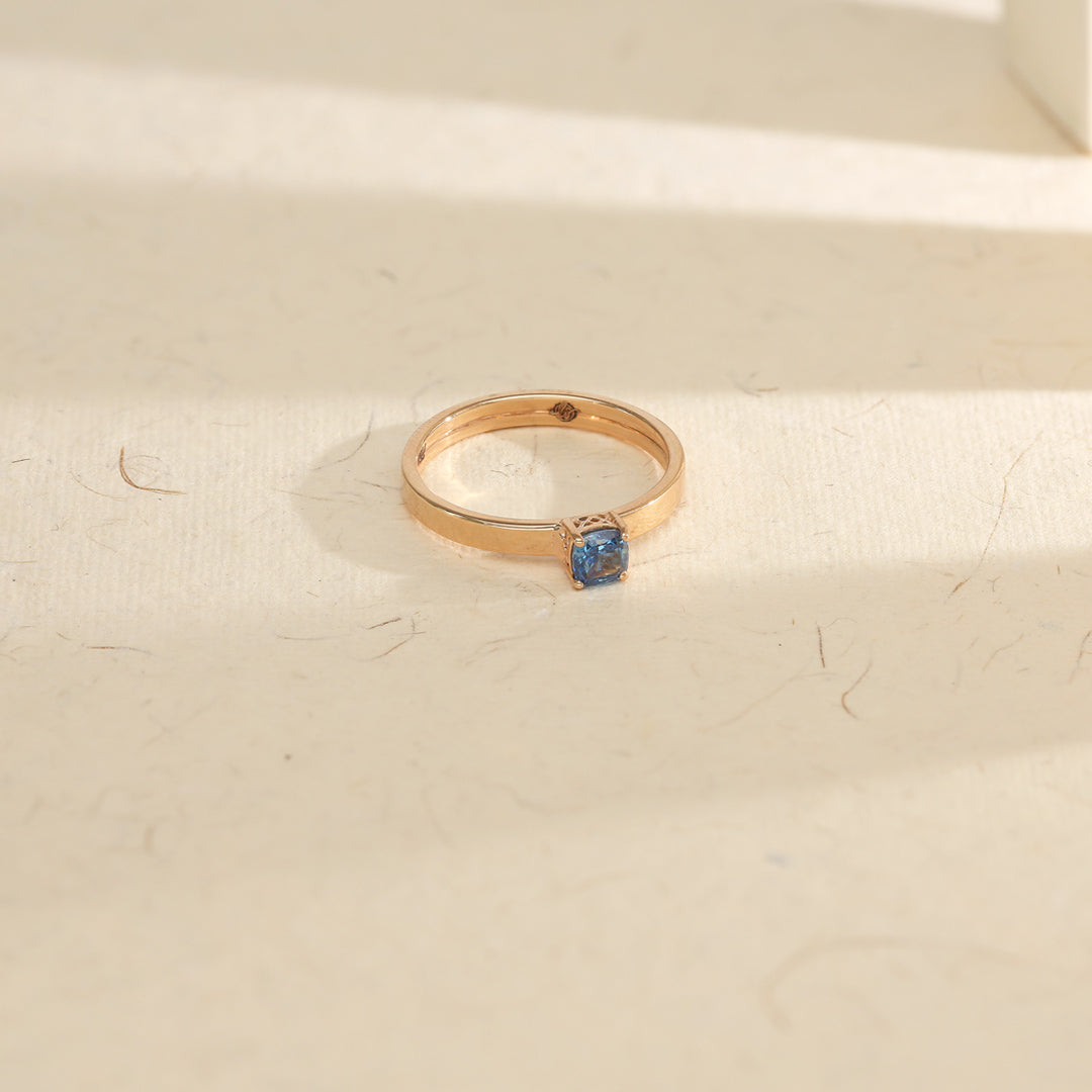 Cobalt Glow Gold Casual Ring for Women