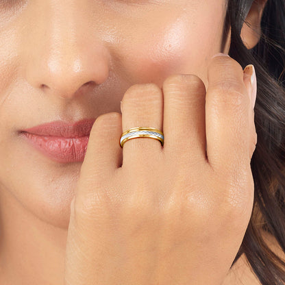 Curve Glow Women's Gold Ring