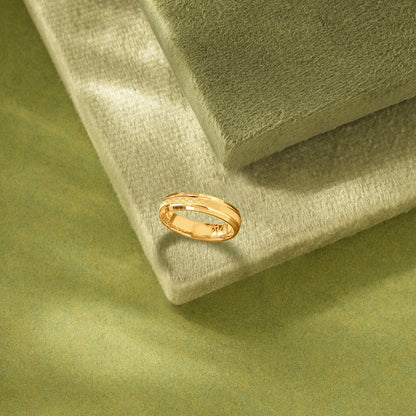 Luxe Arc Women's Gold Ring