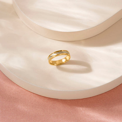 Line Loop Women's Gold Ring