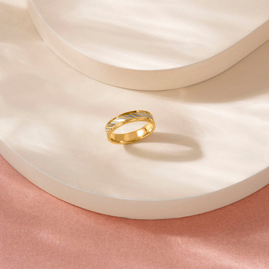 Line Loop Women's Gold Ring