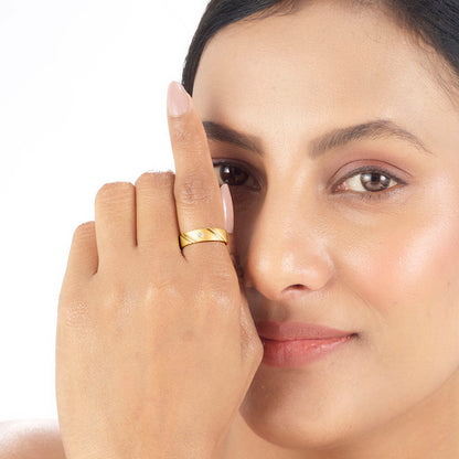 Angle Glow Women's Gold Ring