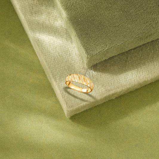 Gleam Lines Women's Gold Ring