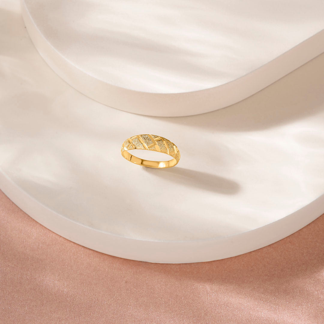 Angled Glow Women's Gold Ring