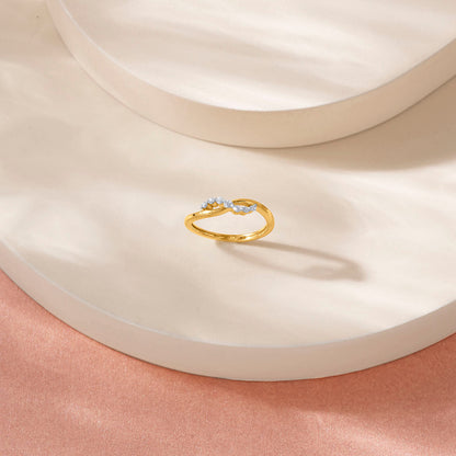 Radiant Curve Women's Gold Ring