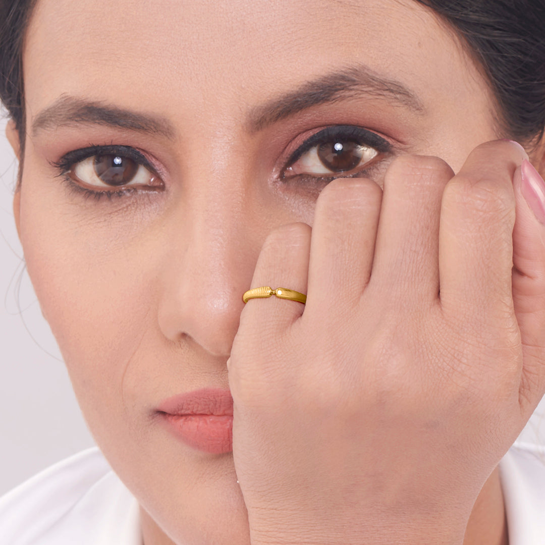 Glow Link Gold Casual Ring for Women