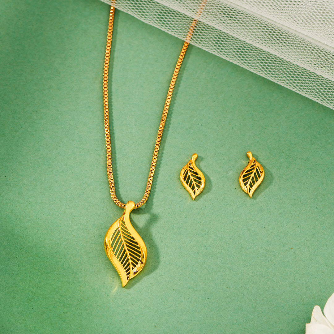 Woodland Glow Gold Pendant Set for Women