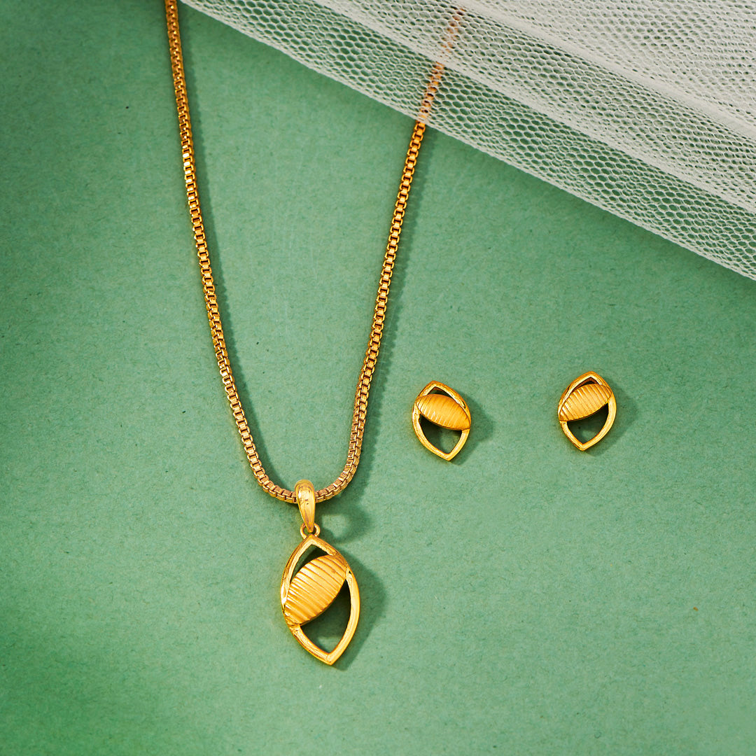 Glow Nest Gold Pendant Set for Women