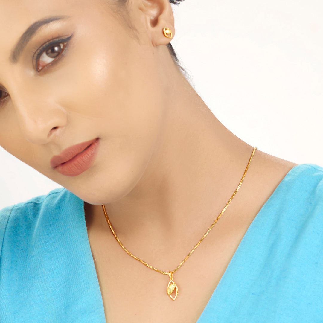 Glow Nest Gold Pendant Set for Women