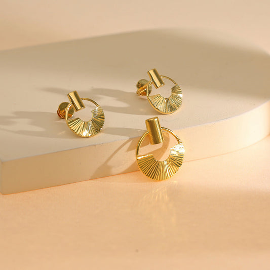 Halo Luxe Gold Pendant Set for Women