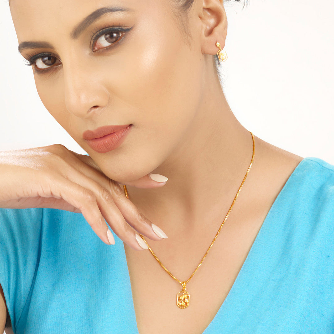 Leaf Canopy Gold Pendant Set for Women