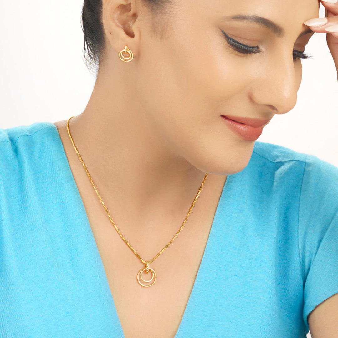 Halo Embrace Gold Pendant Set for Women