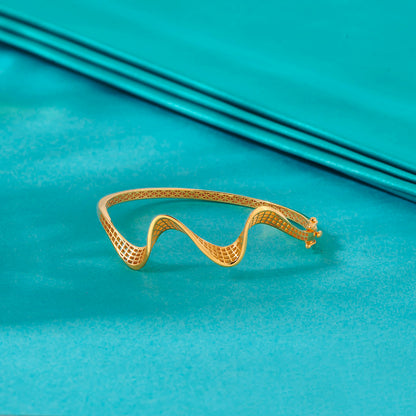 Halo Curve Gold Oval Bracelet for Women