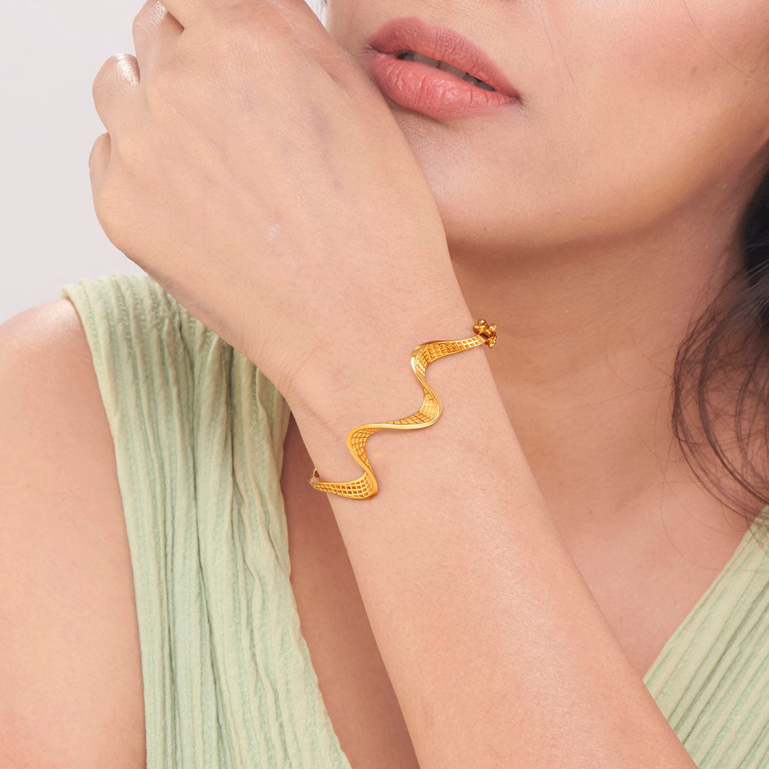 Halo Curve Gold Oval Bracelet for Women