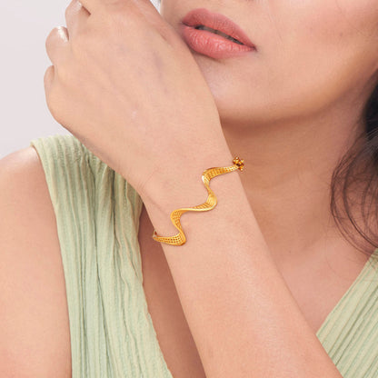 Halo Curve Gold Oval Bracelet for Women