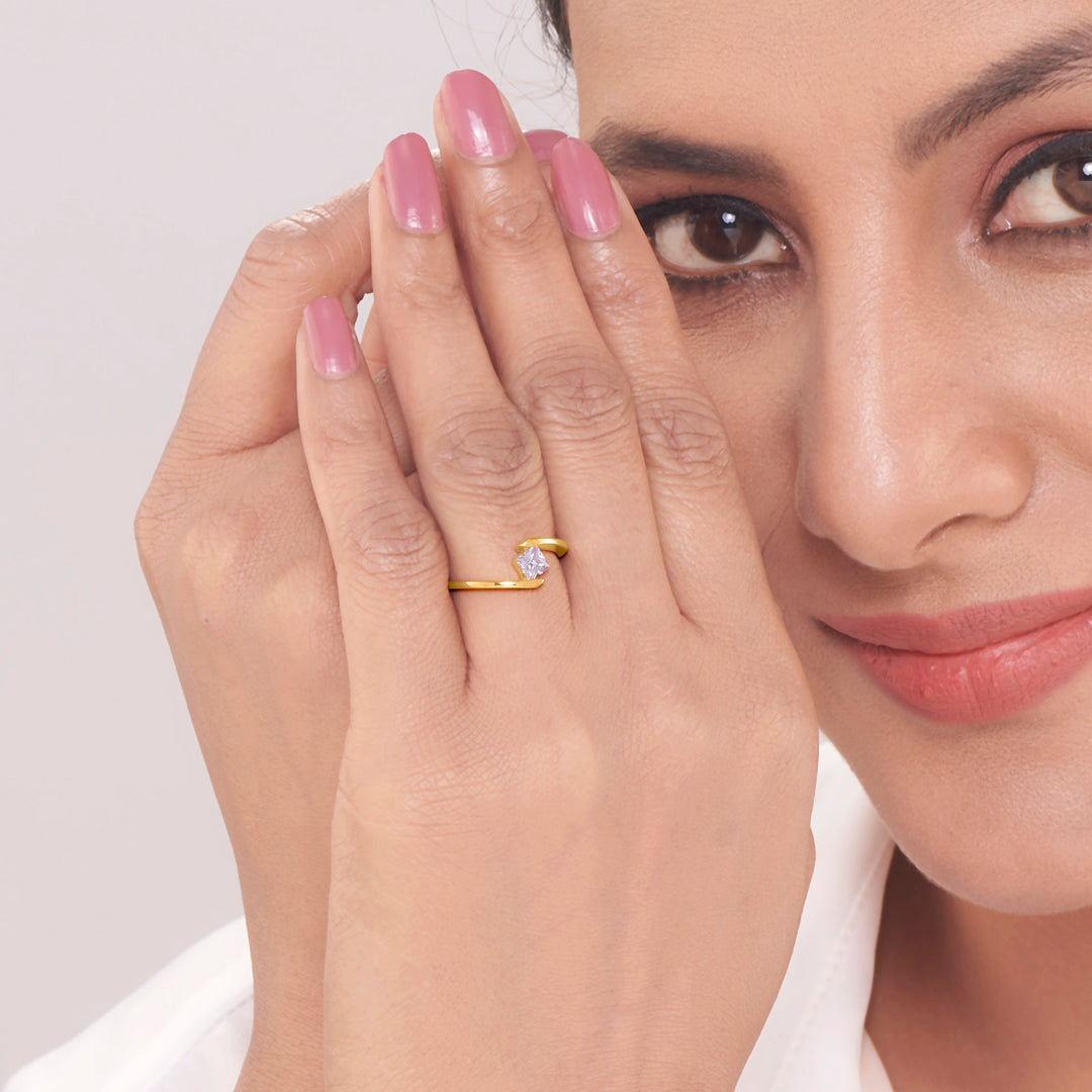 Radiant Link Gold Casual Ring for Women