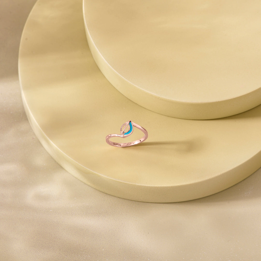 Fine Line Gold Fashion Ring for Women