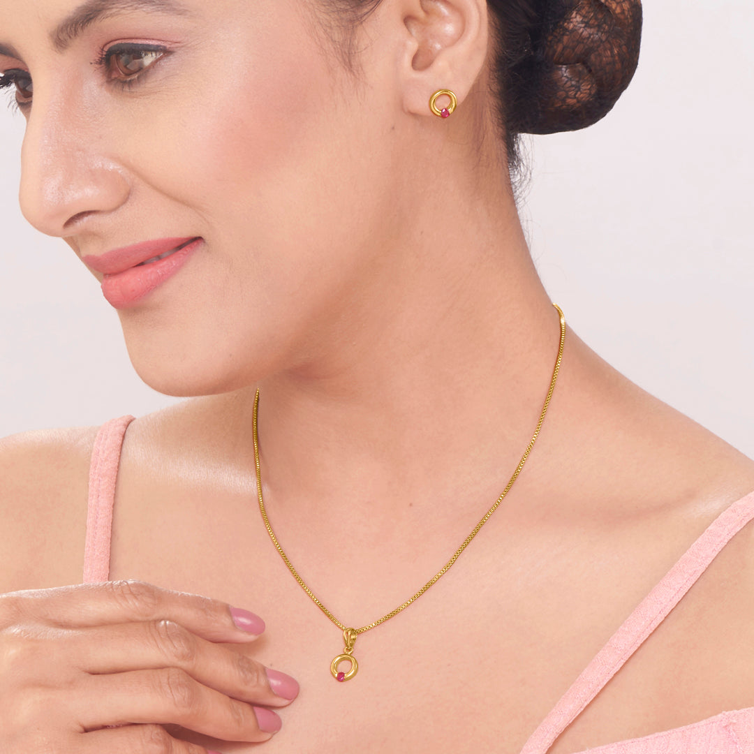 Scarlet Halo Gold Pendant Set for Women