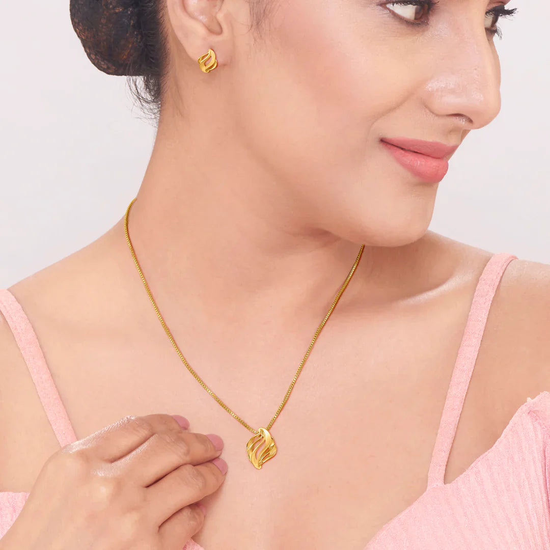 Ever Glow Gold Pendant Set for Women
